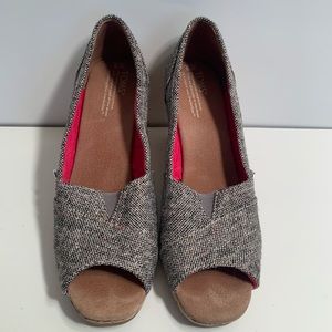 Toms Gray Silver Metallic Peep Toe Wedge Sandals
